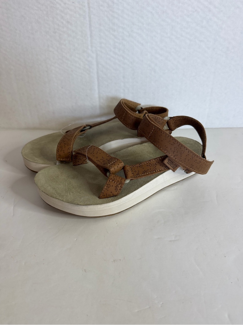 Teva leather Midform Universal Star Brown Strappy Sandals in size 7.